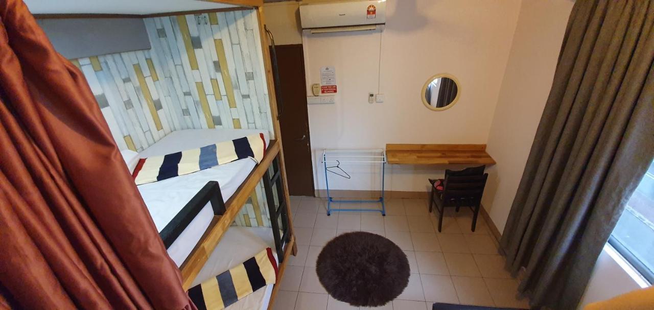 Escape Backpackers Kk Vandrarhem Kota Kinabalu Exteriör bild