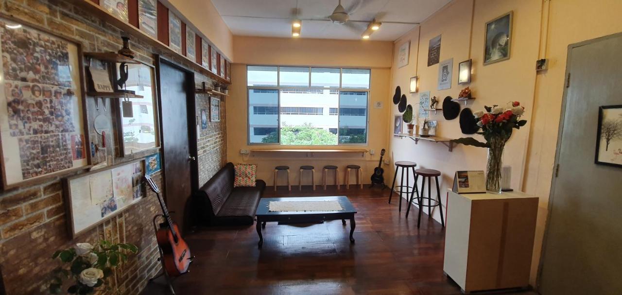 Escape Backpackers Kk Vandrarhem Kota Kinabalu Exteriör bild