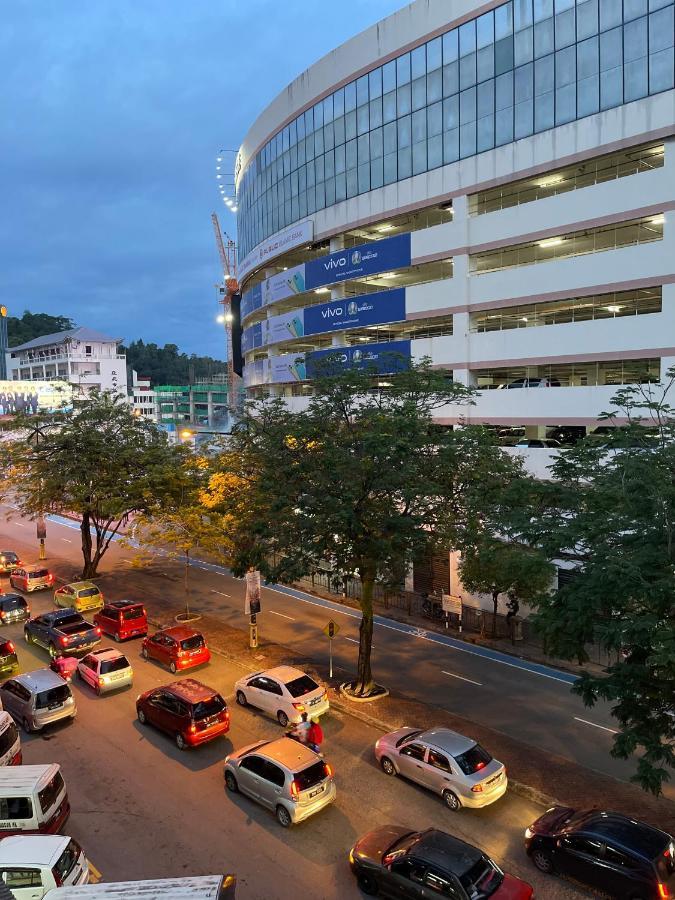 Escape Backpackers Kk Vandrarhem Kota Kinabalu Exteriör bild