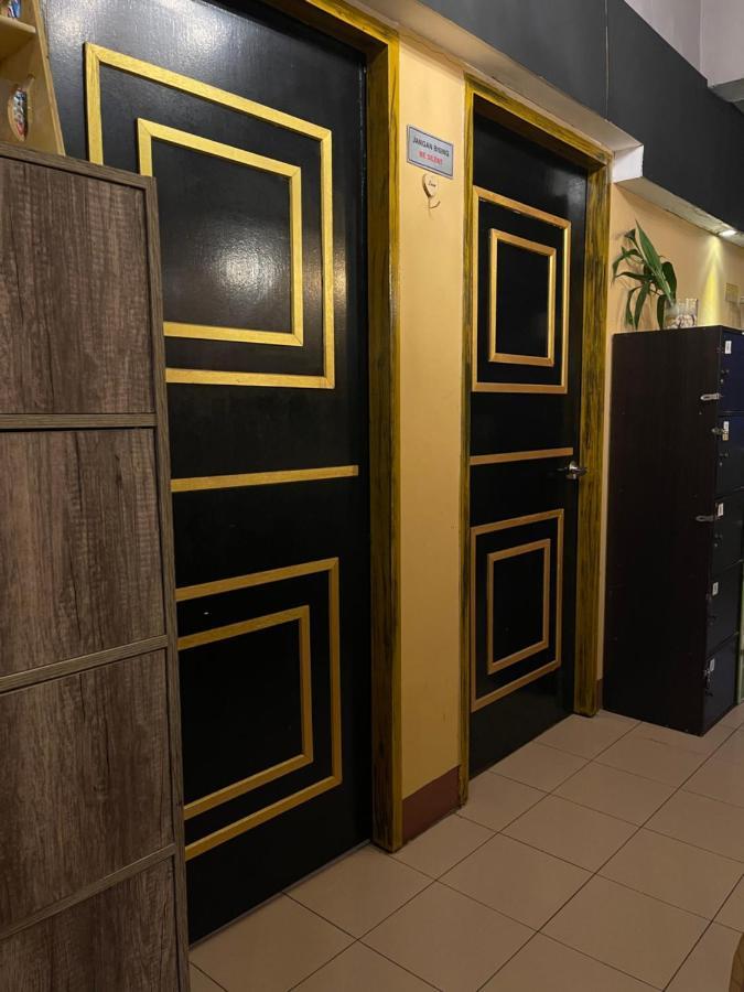 Escape Backpackers Kk Vandrarhem Kota Kinabalu Exteriör bild