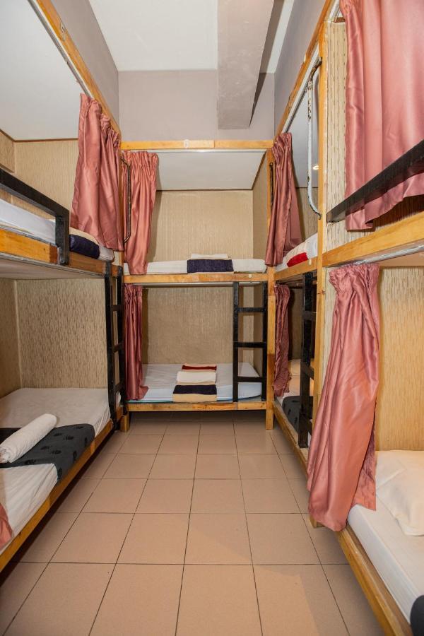 Escape Backpackers Kk Vandrarhem Kota Kinabalu Exteriör bild