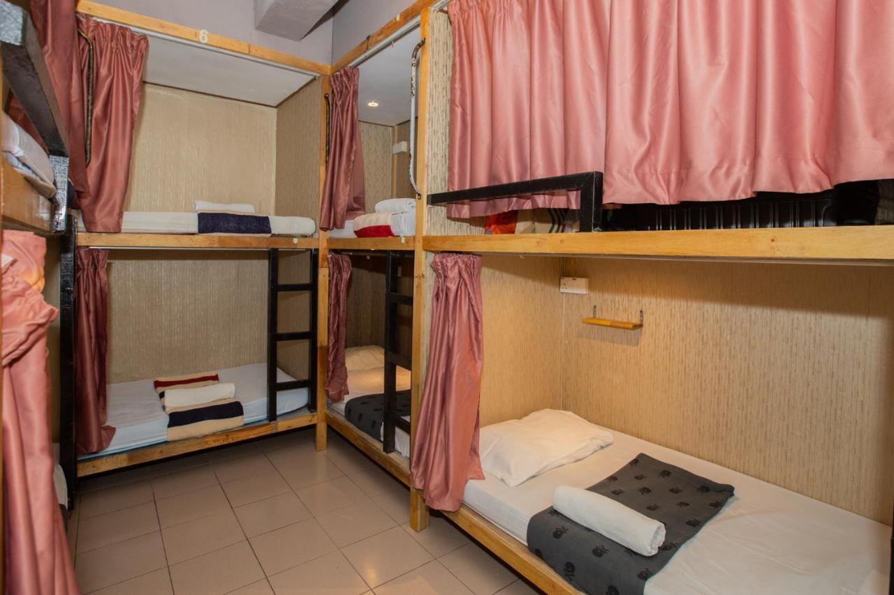 Escape Backpackers Kk Vandrarhem Kota Kinabalu Exteriör bild