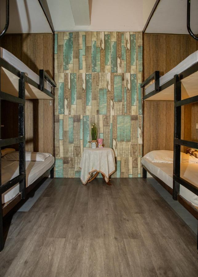 Escape Backpackers Kk Vandrarhem Kota Kinabalu Exteriör bild