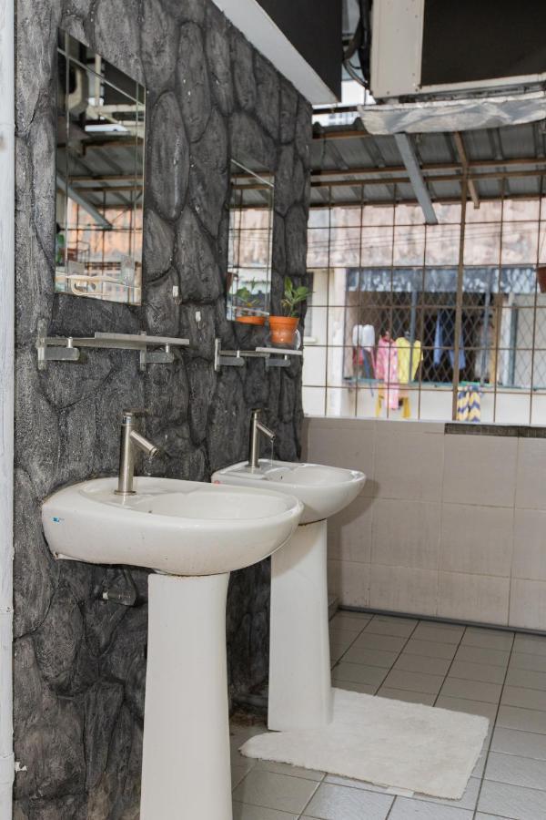 Escape Backpackers Kk Vandrarhem Kota Kinabalu Exteriör bild