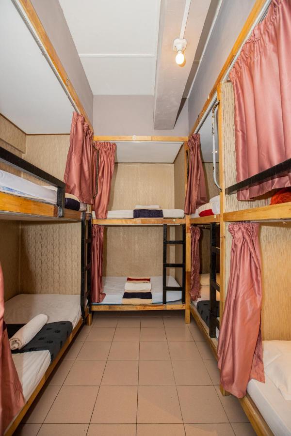 Escape Backpackers Kk Vandrarhem Kota Kinabalu Exteriör bild