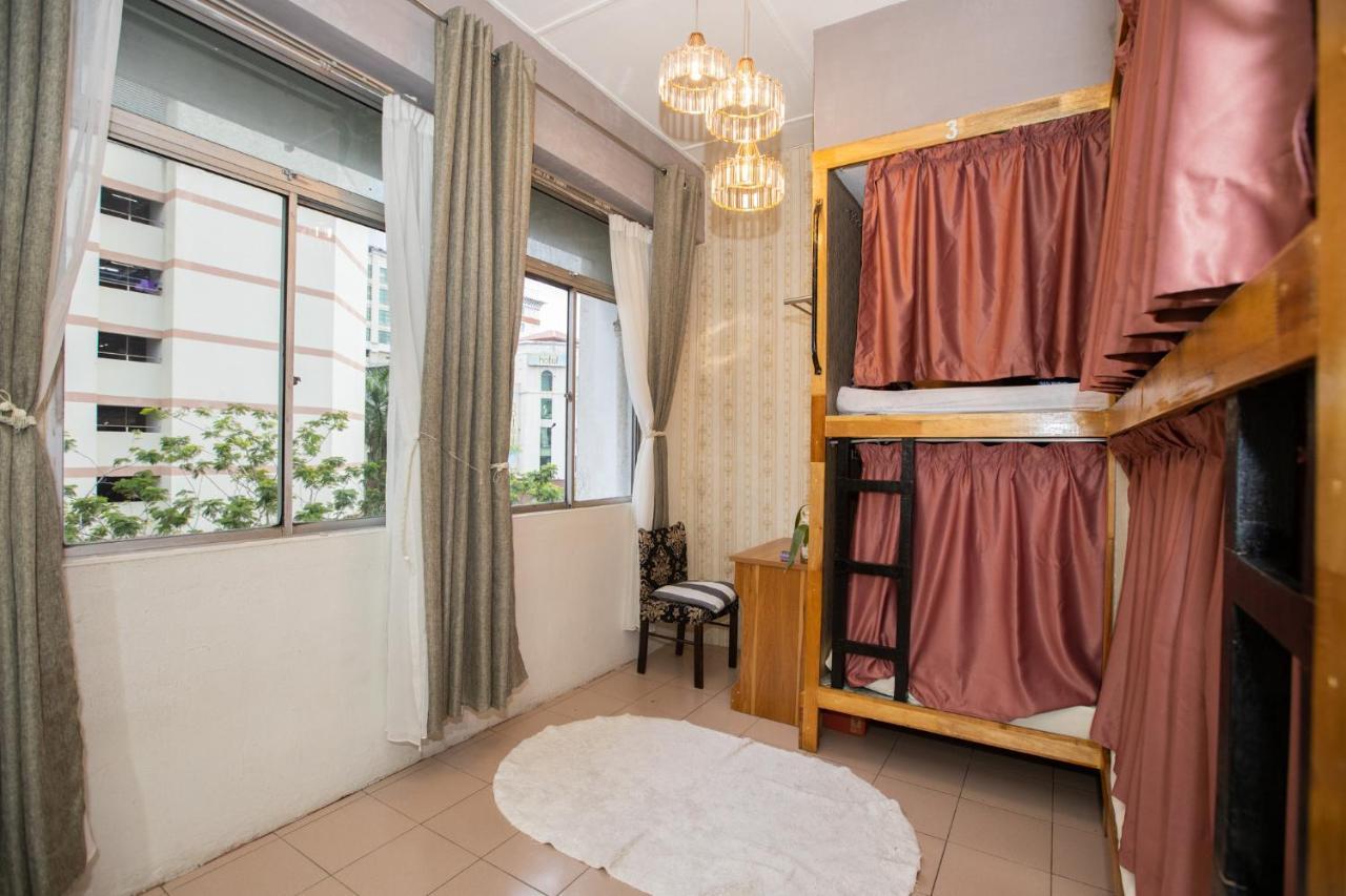 Escape Backpackers Kk Vandrarhem Kota Kinabalu Exteriör bild