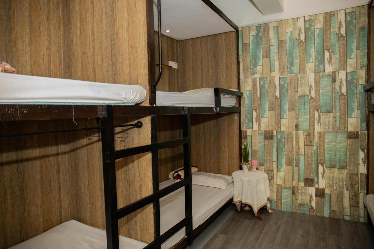 Escape Backpackers Kk Vandrarhem Kota Kinabalu Exteriör bild