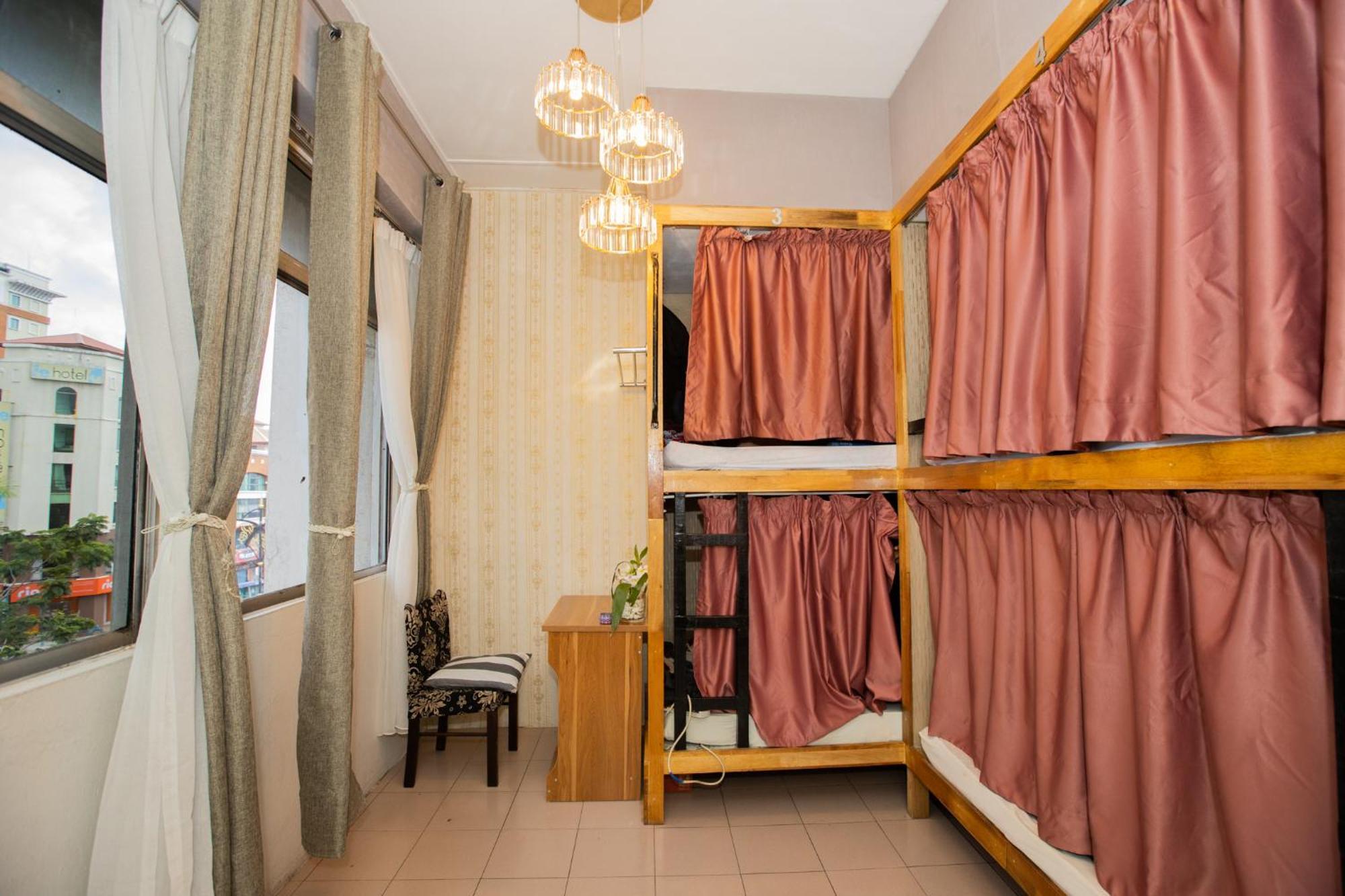 Escape Backpackers Kk Vandrarhem Kota Kinabalu Exteriör bild